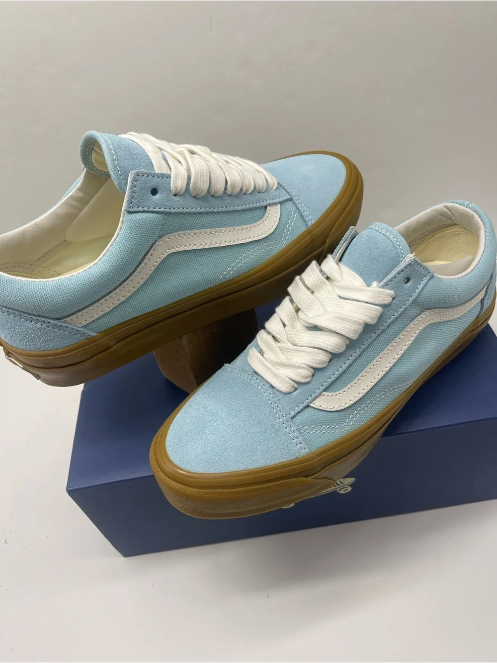 Vans WMNS Sz 8.5  Lx Old Skool Gum Crystal Blue VN000D56CAU Sneakers